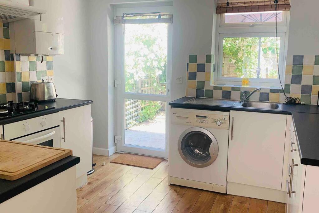 Quiet Coastal Cottage, Perfect For Walkers Due To Its Natural Location *