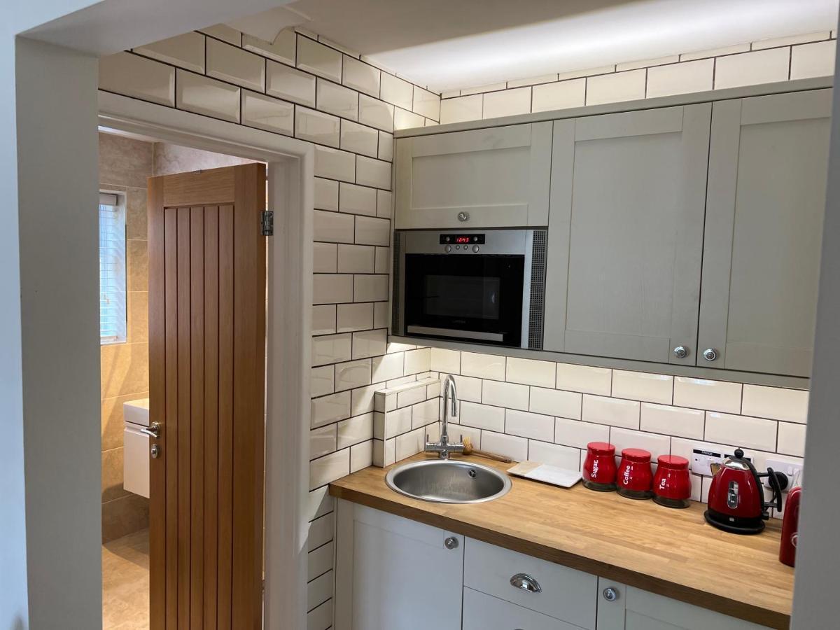 No 64 * Lymington