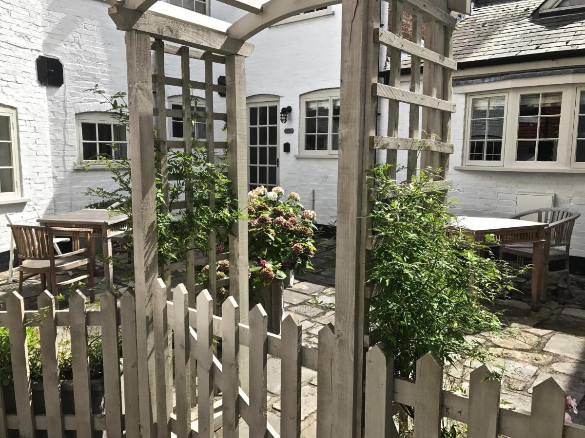 Courtyard Lymington, 2 Adults Only