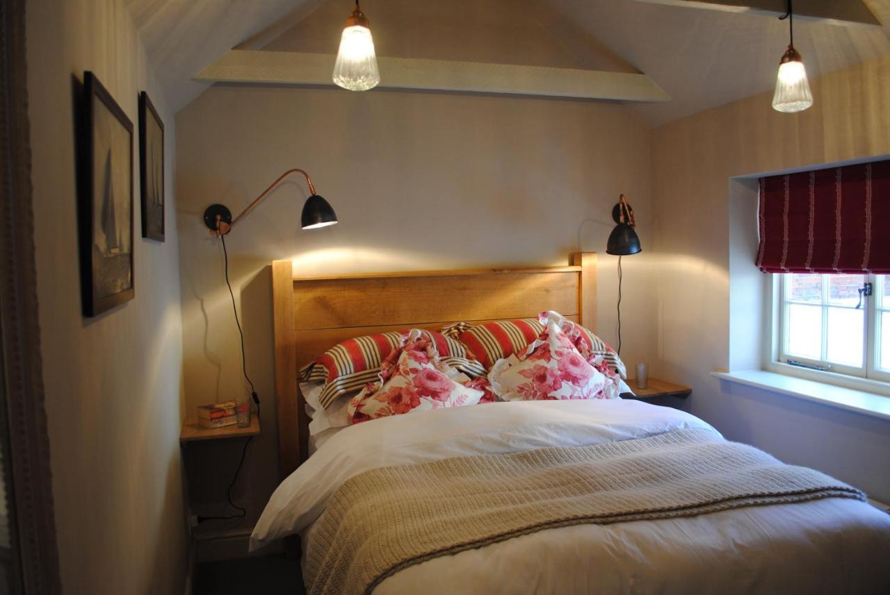 Courtyard Lymington, 2 Adults Only Holiday home *